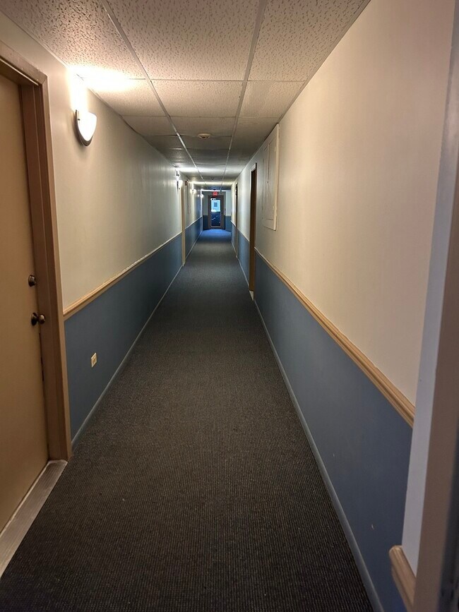 Foto del edificio - 8901 N Western Ave