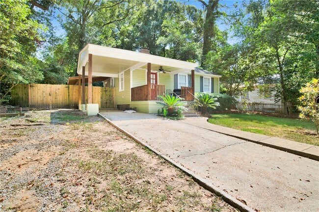 Foto del edificio - 312 Pineview Ln W