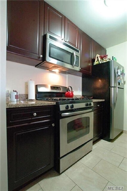 Building Photo - 141-16 84th Dr