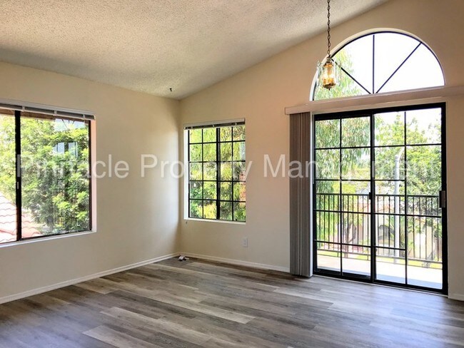 Foto del edificio - 2165 Cedar Ave