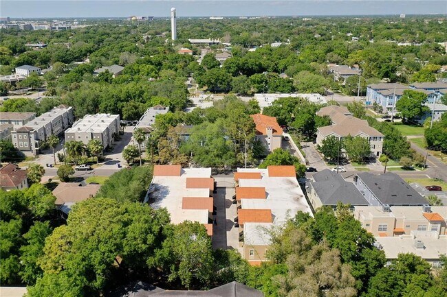 Foto del edificio - 3210 W Horatio St