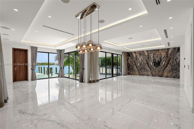 Foto del edificio - 1225 S Biscayne Point Rd