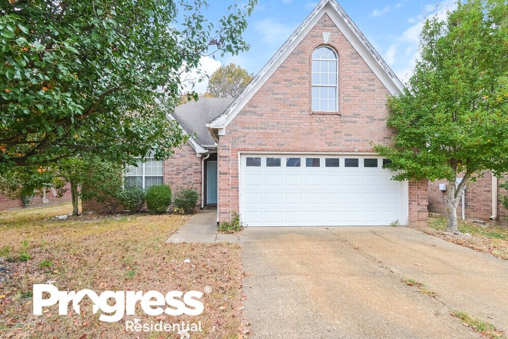 Foto principal - 8277 Regal Bend Dr