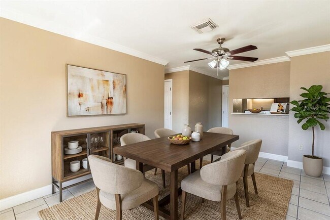 Building Photo - 102 Oak Crest Dr NW