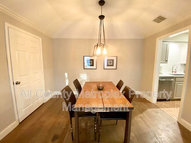 Foto del edificio - 823 Saint Paul Ct