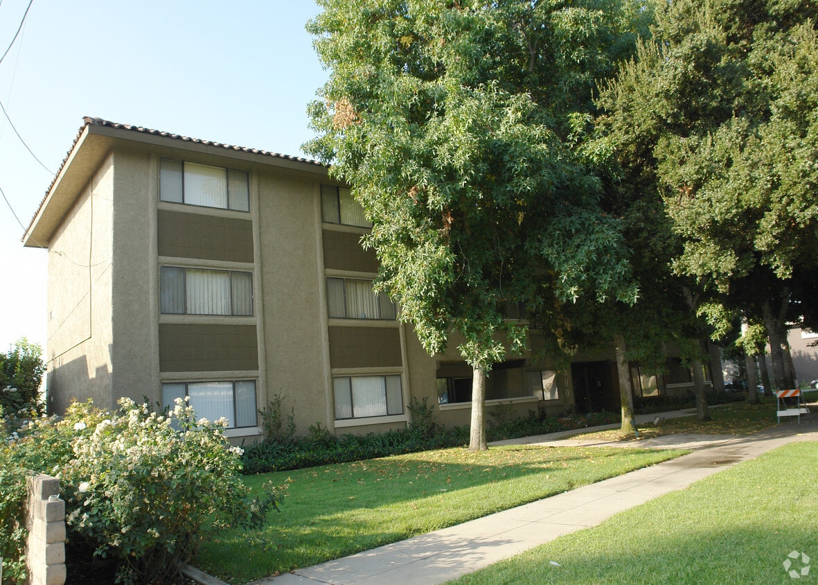 Building Photo - 298-300 E Live Oak St