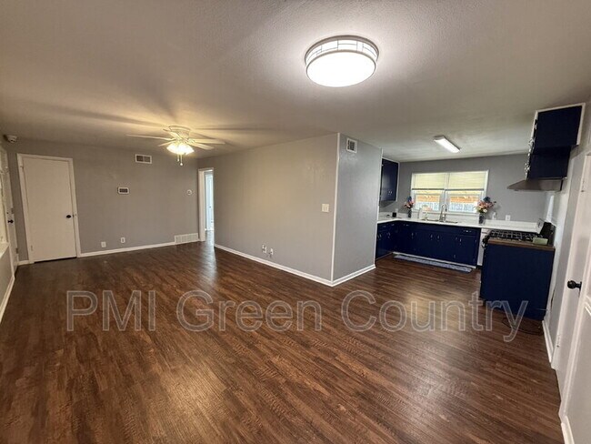 Foto del edificio - 9108 E Marshall St