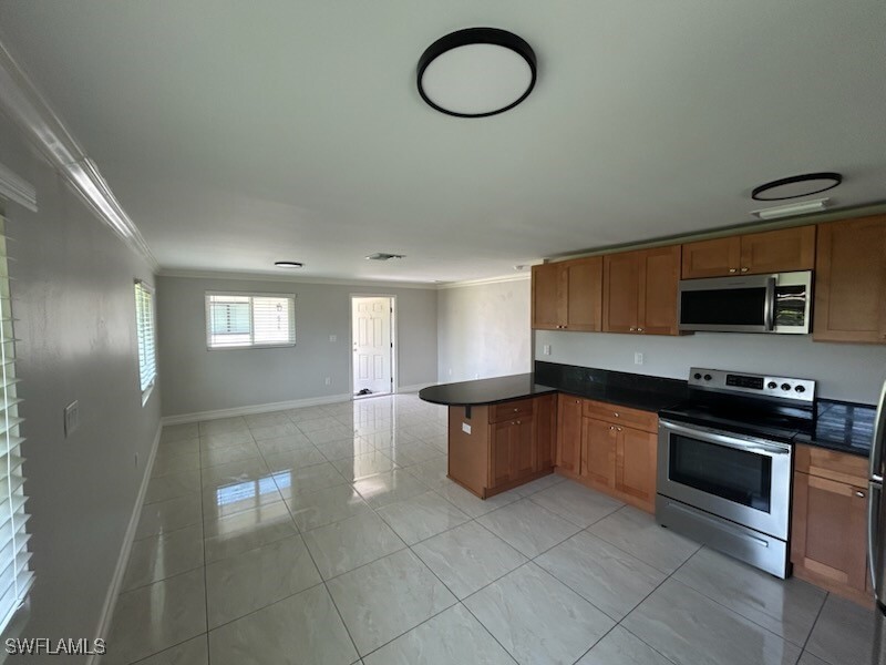 Foto principal - 682 108th Ave N
