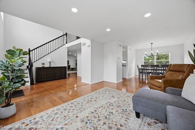 Building Photo - 6816 Twin Falls Dr