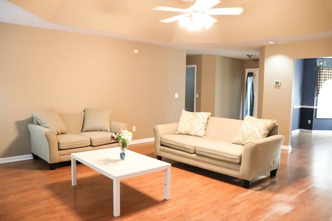 Foto del edificio - Large 3 Bedroom Ranch Style home w/ Basement!