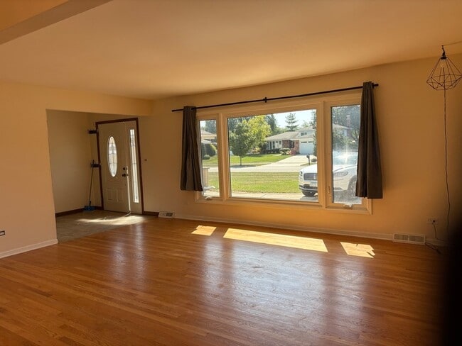 Building Photo - 1814 Holly Ave