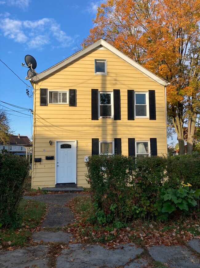 Building Photo - 95 Foxhall Ave