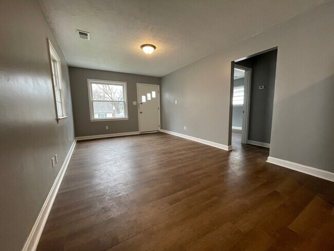 Building Photo - 3BD/1BA Single Family Home