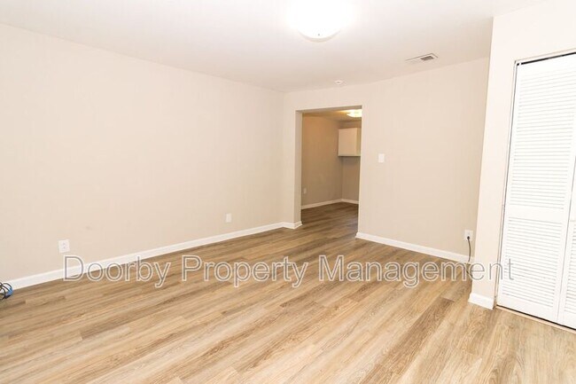 Building Photo - 417 N Hawthorne St