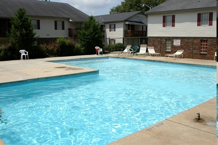 Pool - Foxhaven Apartments