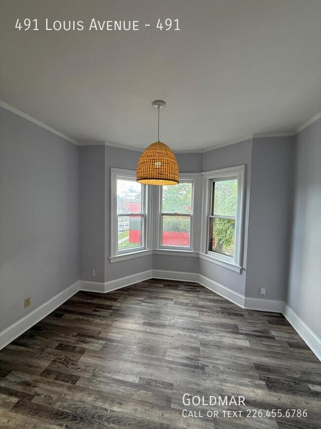 Photo du bâtiment - Gorgeous 2 bedroom upper unit