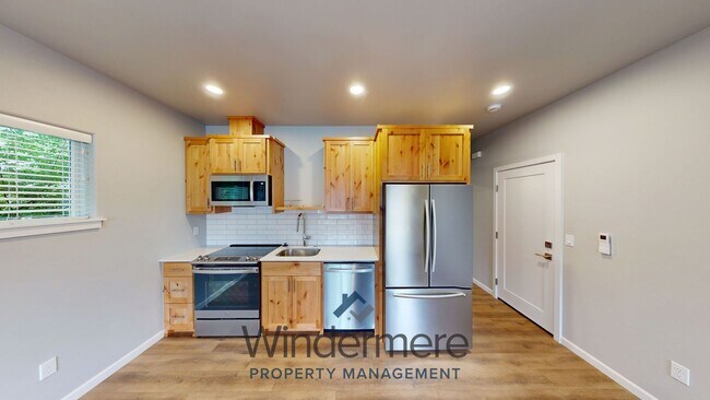 Foto del edificio - woodlawn705 1/2 &amp; 707 1/2