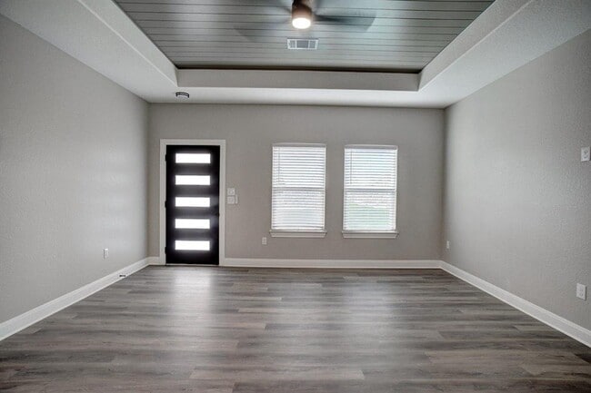 Building Photo - 121 S Kanaio Dr