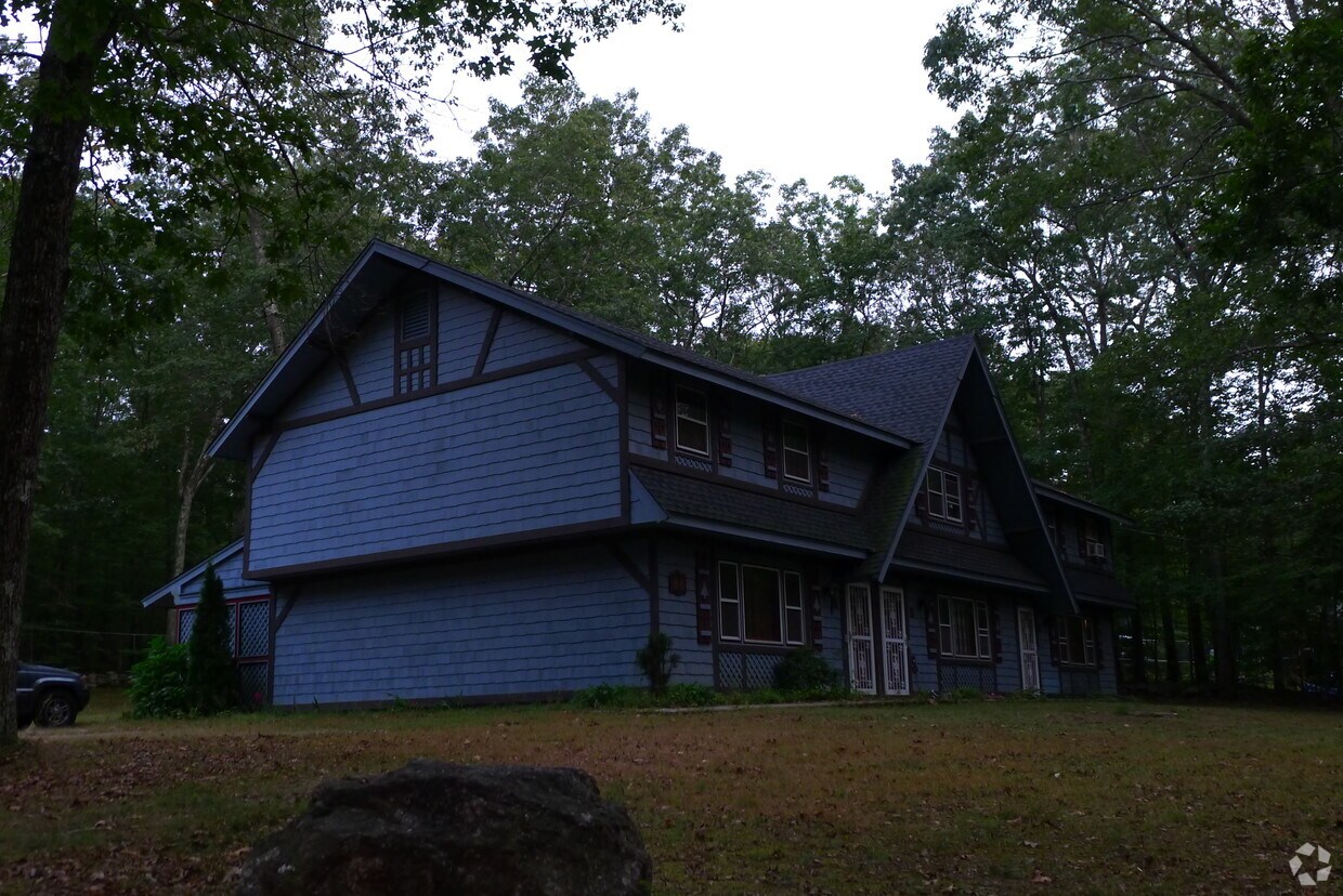 86 Park Rd, Colchester, CT 06415 Apartments in Colchester, CT