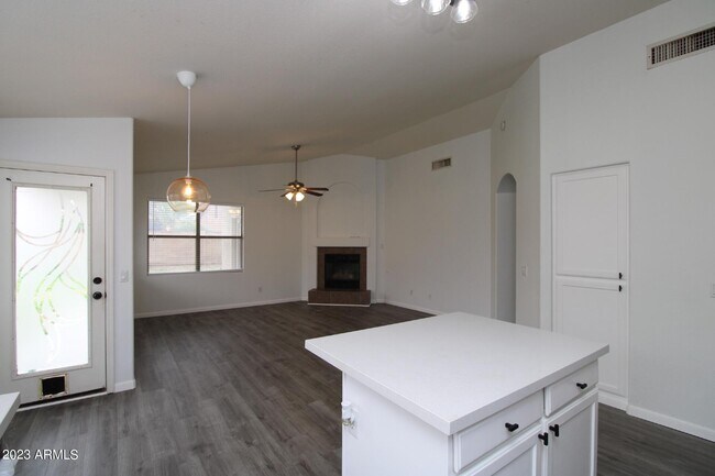 Foto del edificio - 2189 S Rome St