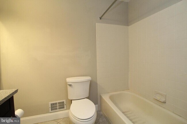 Building Photo - 29 Barclay Ct