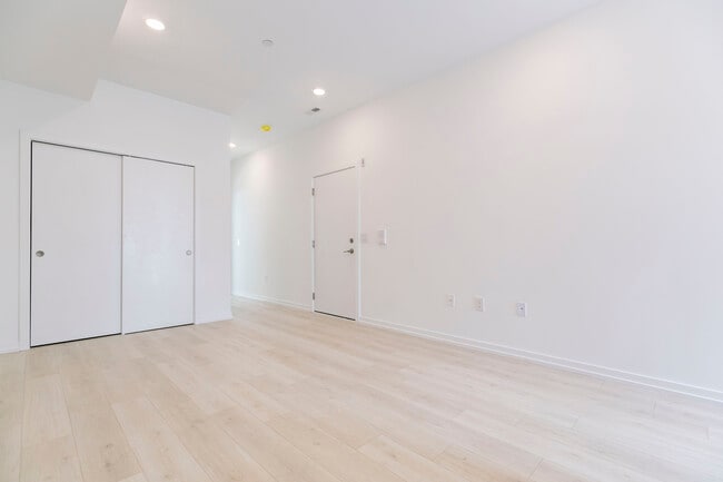 Building Photo - 1242 Lecount St