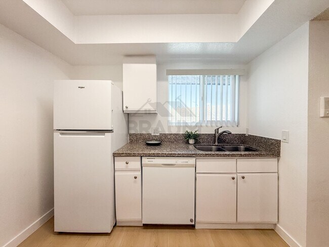 Foto del edificio - 4638 Tilden Ave