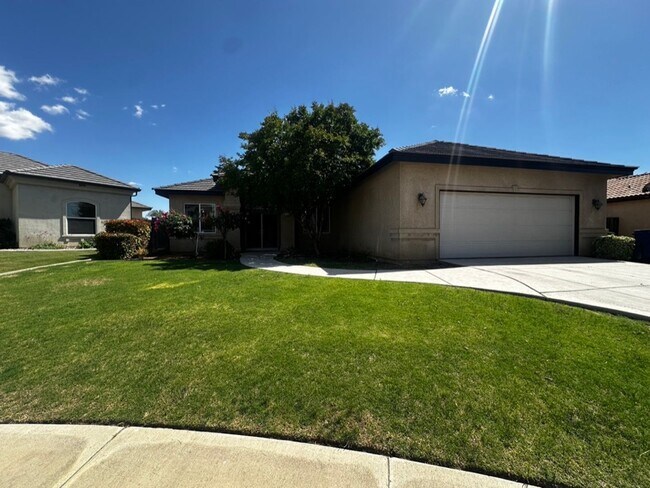 Building Photo - City in the Hills Dream House in a Cul De ...