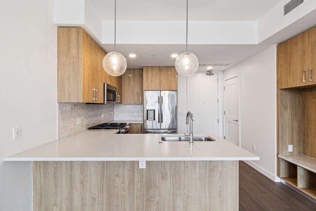 Building Photo - Luxury Gulch Living 1-Bedroom Condo with Scenic Views & Luxurious Amenities in Nashville