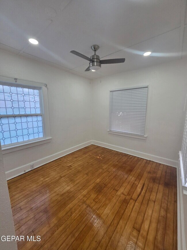 Foto del edificio - 4002 Pershing Dr