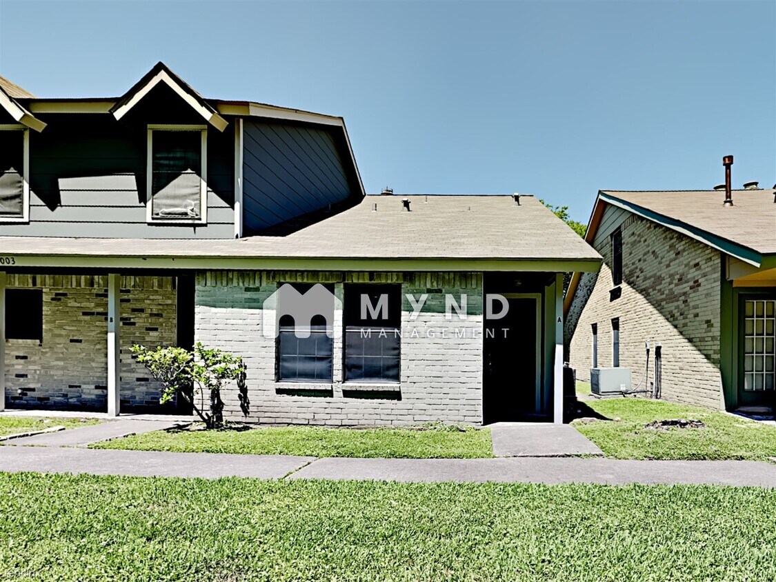Primary Photo - 2003 Country Village Blvd