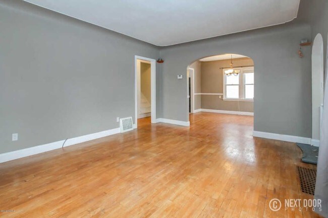 Foto del edificio - 1319 Diamond Ave NE