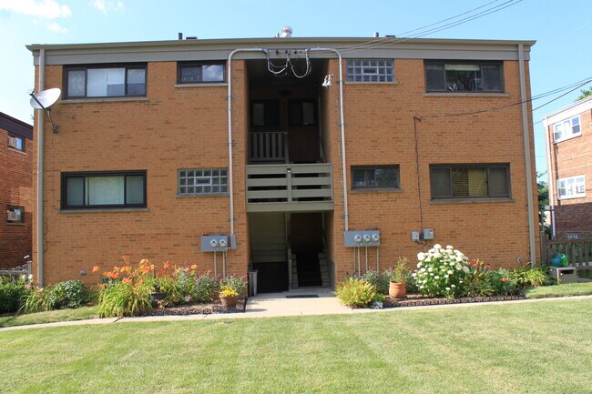 Building Photo - 192 E Park Ave