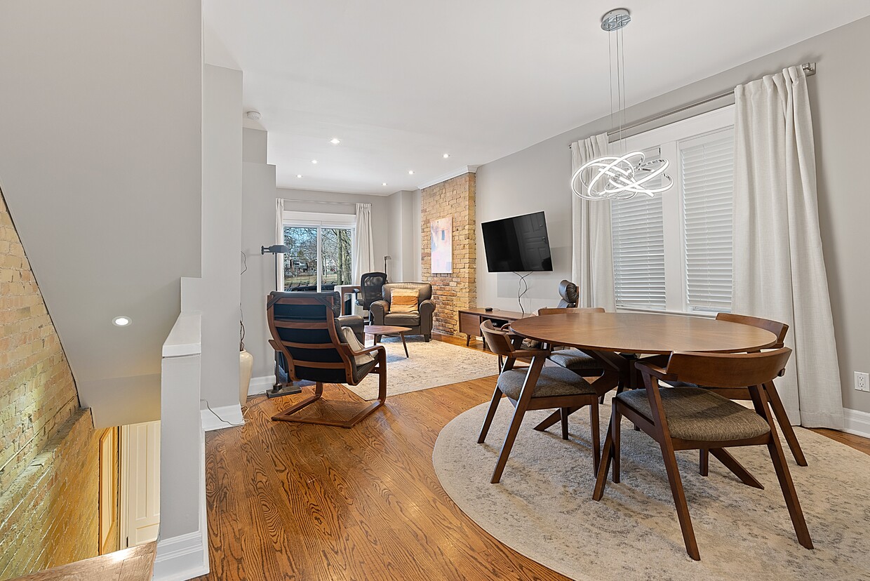 Primary Photo - 39 Lee Ave