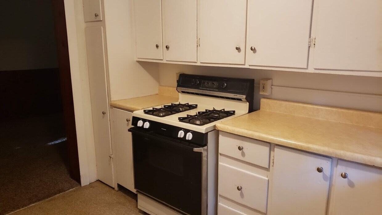 Foto principal - 2498 W Grand River Ave