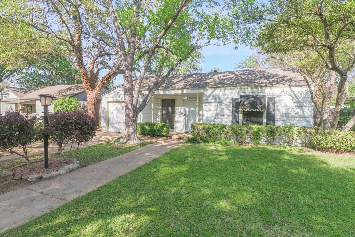704 N Bailey Ave, Fort Worth, TX 76107 House Rental in Fort Worth, TX