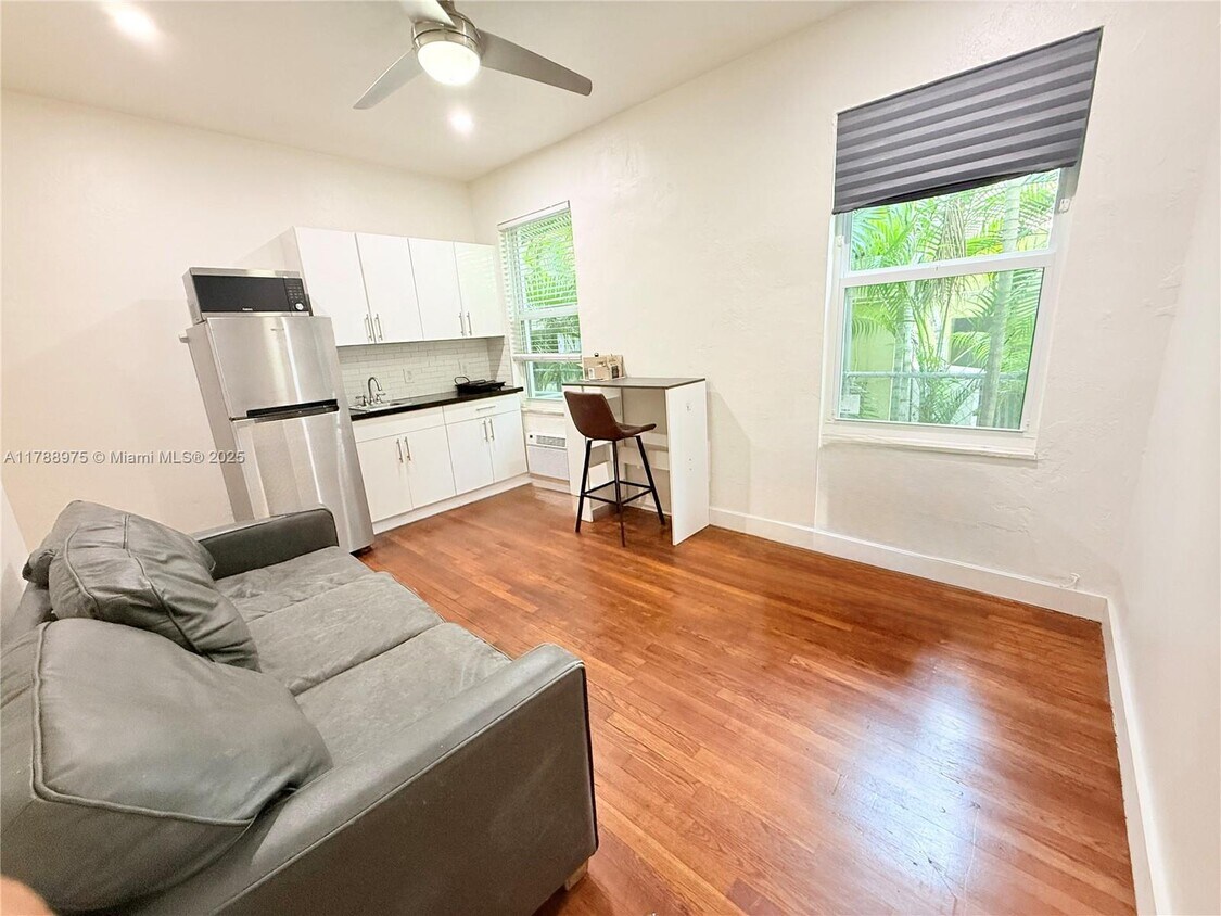 Foto principal - 315 W 28th St