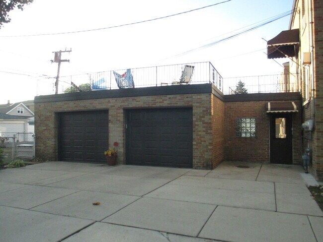 Foto del edificio - 2047 73rd Ave
