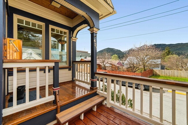 Building Photo - Single Family Home For Rent