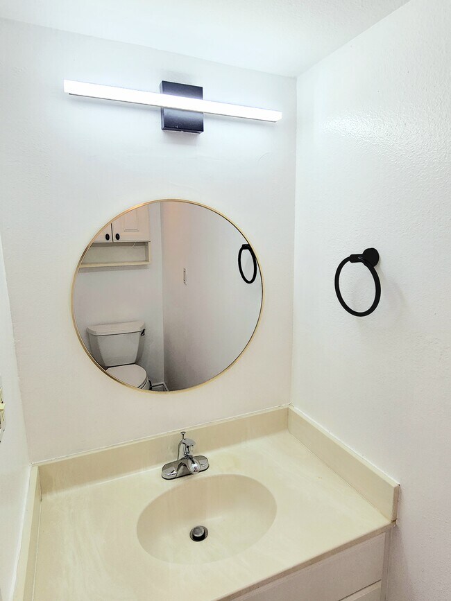 Foto del edificio - 4804 Del Amo Blvd