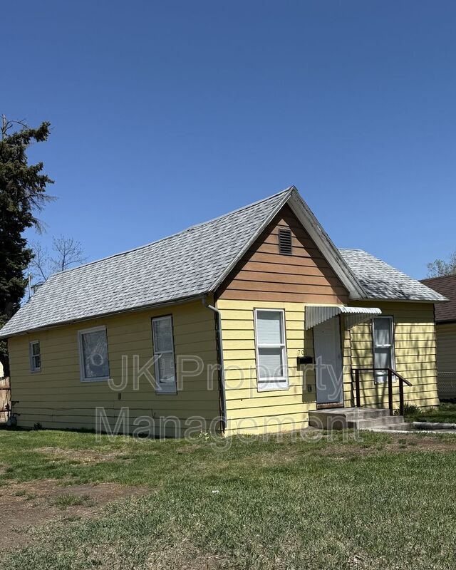 Building Photo - 701 8th Ave S