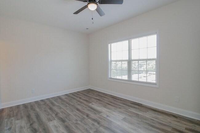 Building Photo - 550 Peachers Mill Rd