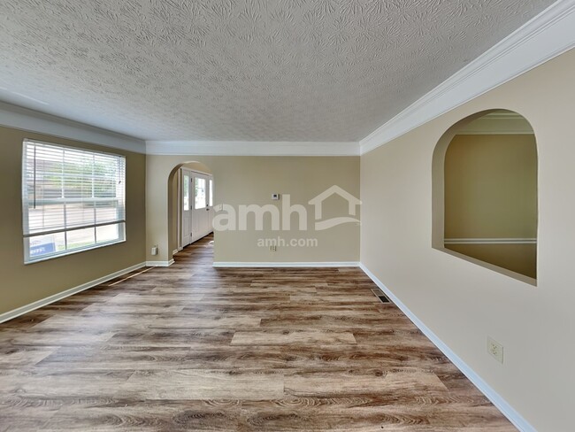 Building Photo - 70 Simsbury Ct