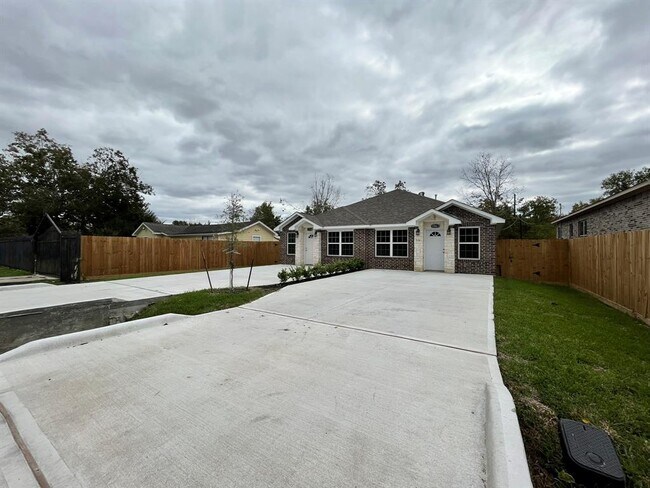 Foto del edificio - 5706 Howell St
