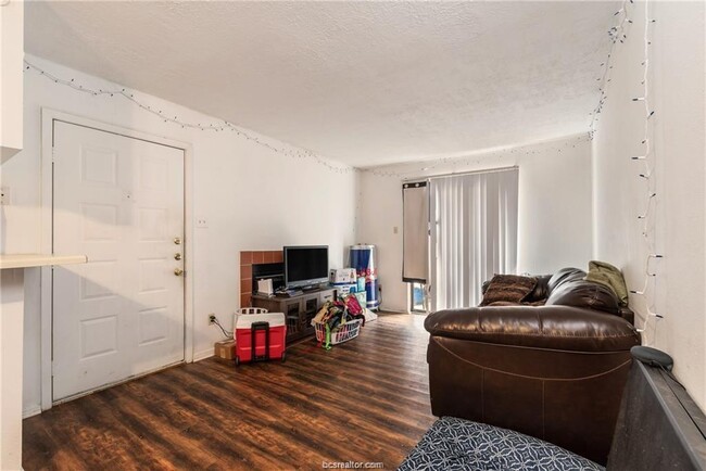 Building Photo - 1107 Verde Dr