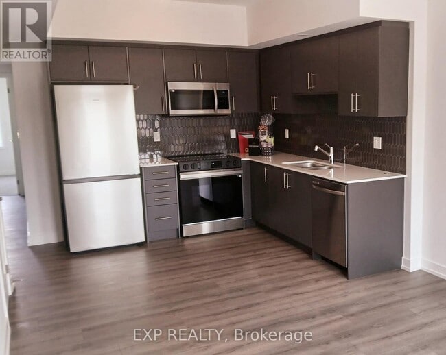 Building Photo - 940 St David St N