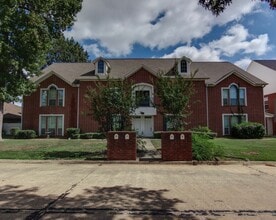 Building Photo - 6 Fernwood Dr