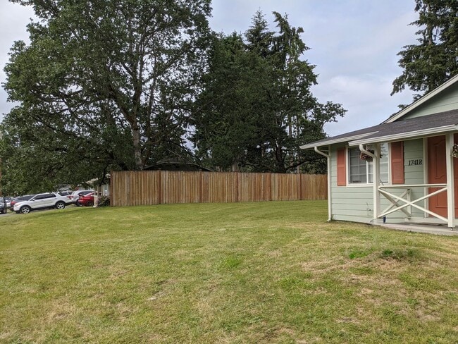 Foto del edificio - 17416-17418 8TH AVE CT E