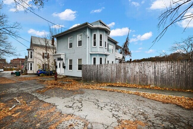 Foto del edificio - 130 Bartlett St