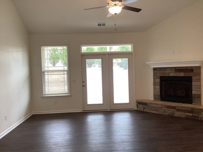 Building Photo - 125 Bur Oak Dr